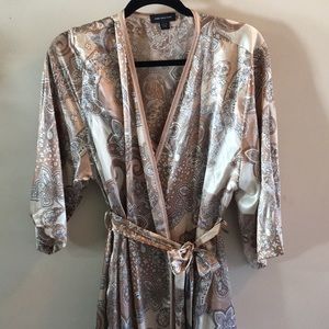 Jones New York silky gown and robe set L XL